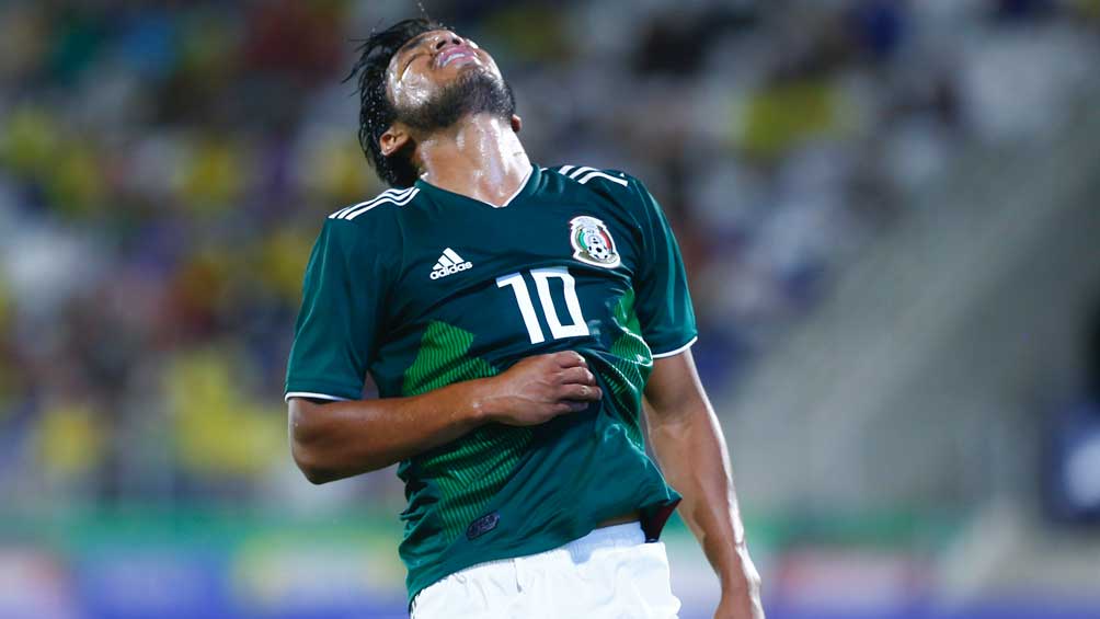 Eduardo Aguirre se lamenta en un partido con México