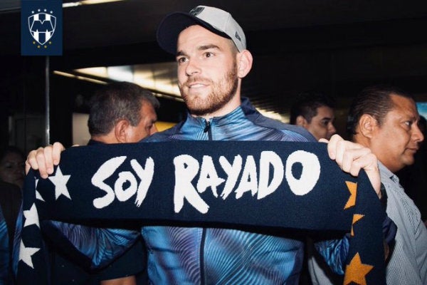 Vincent Janssen posa con los colores de Rayados