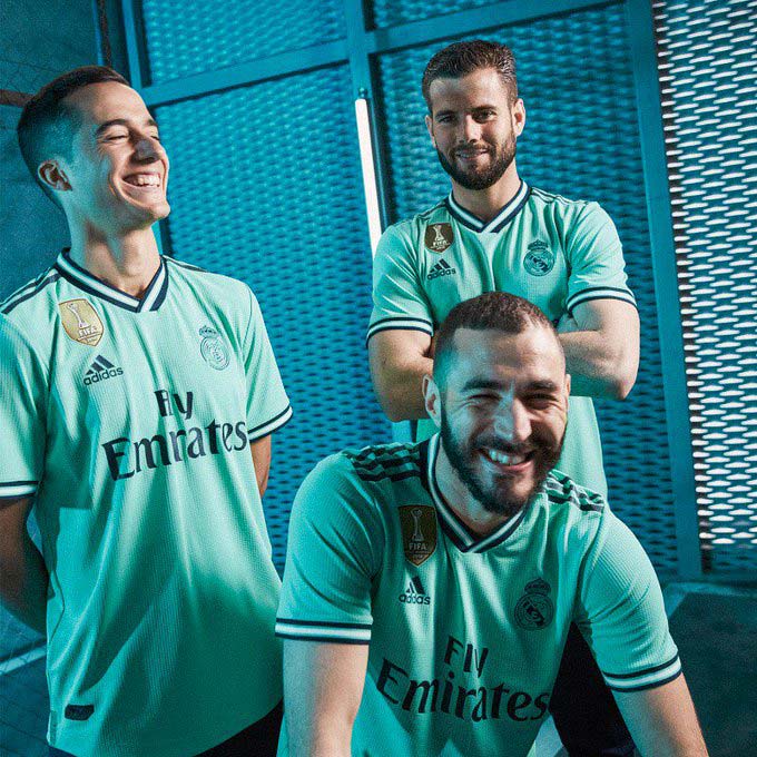 Jugadores del Madrid portan la nueva playera