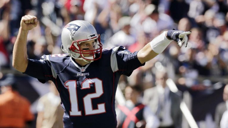 Tom Brady celebra una jugada con Patriots