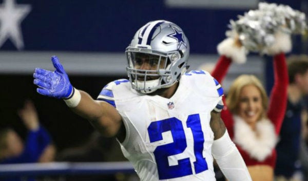 Ezekiel Elliott durante un juego de los Cowboy