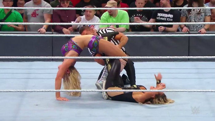 Trish y Charlotte, durante la pelea