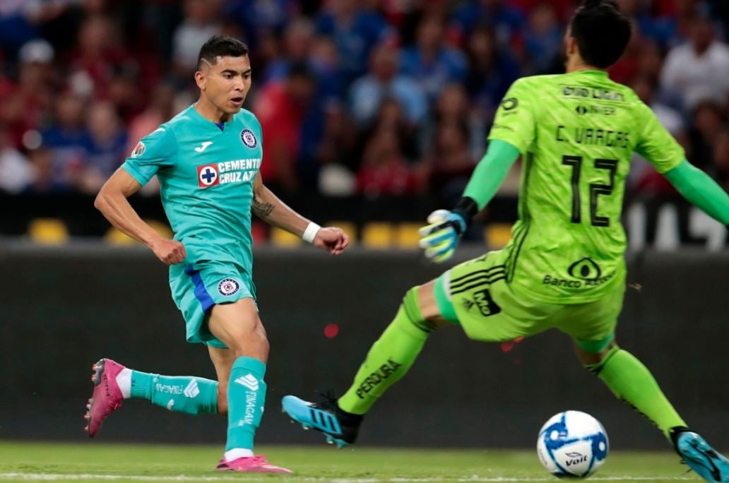 Cruz Azul vivió 'despertar' de Caraglio y venció con claridad al atlas OrbelÃn remata a puerta y vence al portero