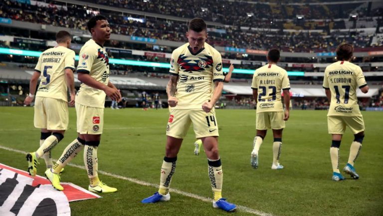 Nicolás Benedetti festeja su gol contra Morelia 