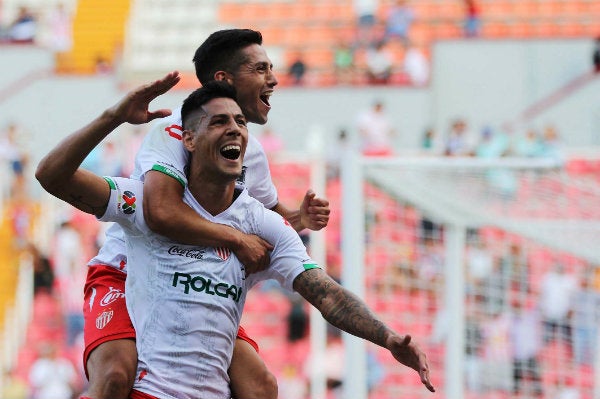 Los Rayos celebran un gol contra los Guerreros 