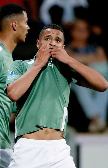  Mohammed Ihattaren festeja su gol ante el Heracles
