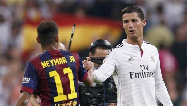 Neymar y Cristiano Ronaldo tras un partido