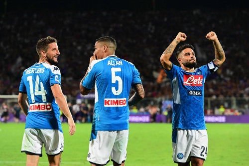 Jugadores del Napoli festejan un gol