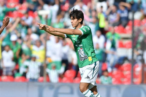 José Juan Macías festeja un gol con el León
