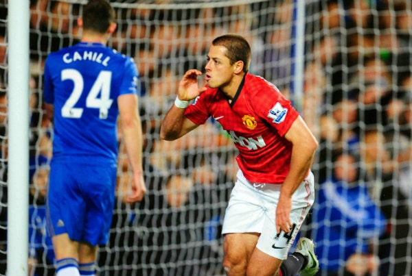 Chicharito celebra un gol contra el Chelsea