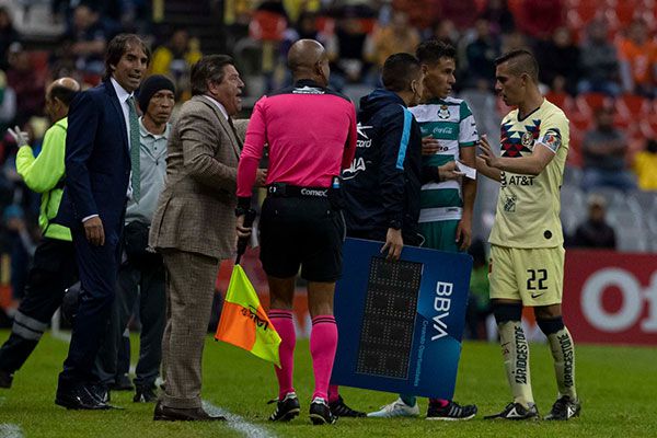 Herrera y Almada discutieron con el árbitro