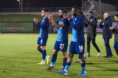 Jugadores del porto celebran un gol vs el Casa Pia