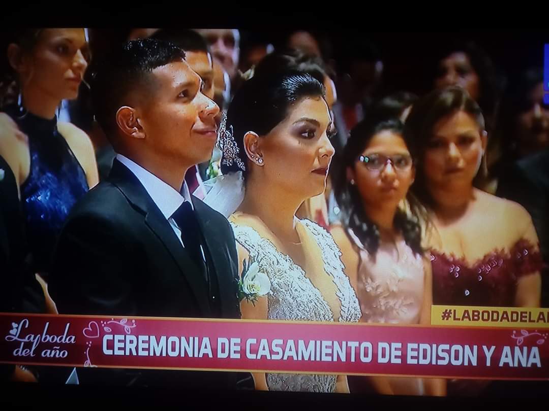 Boda Edison Flores y Ana Siucho en el Estadio Nacional de Lima