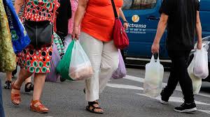 Bolsas de basura en la calle