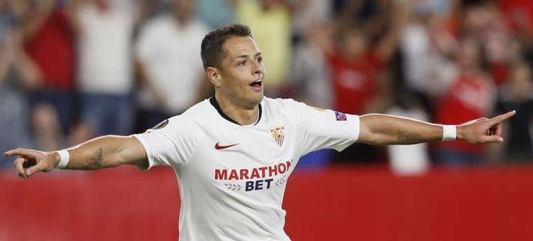 Hernández festeja uno de sus pocos goles con Sevilla 