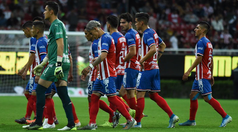 Jugadores de Chivas tras perder ante Dorados en la Copa MX