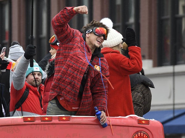 Mahomes celebra en el desfile