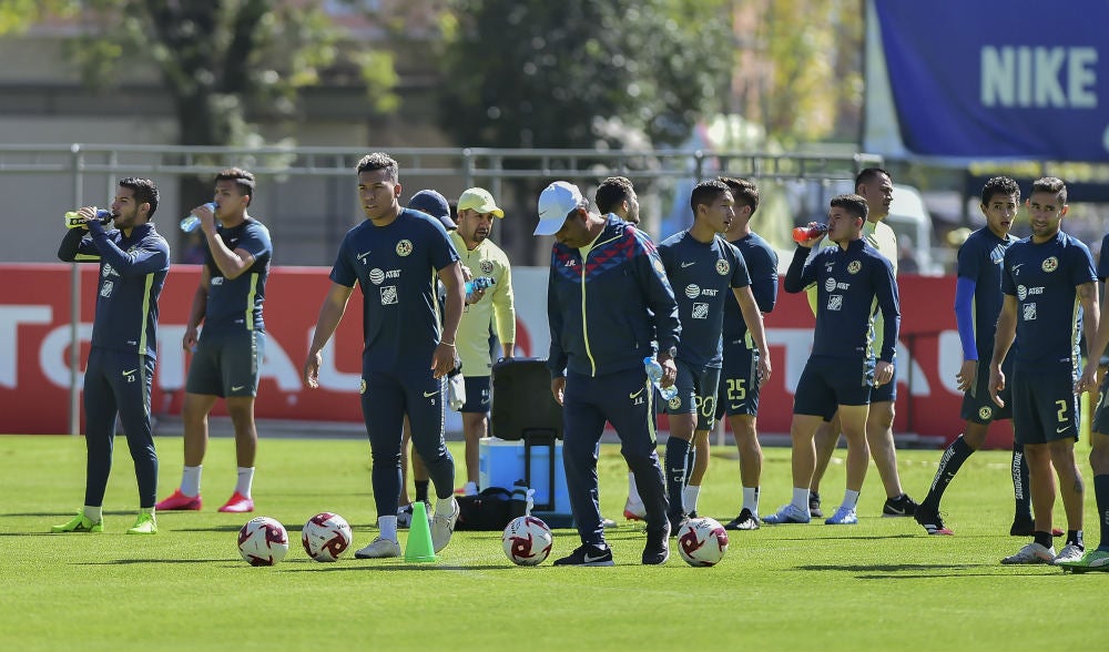 Roger Martínez durante un entrenamiento con América