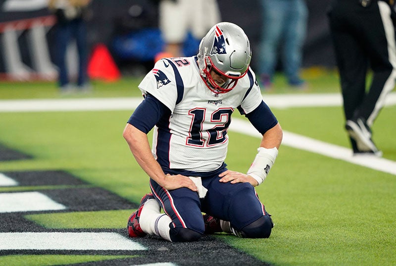 Tom Brady lamenta una jugada con los Patriots