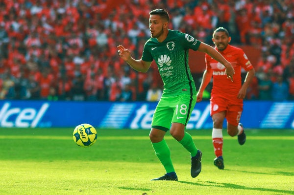 Bruno Valdez en acción con América ante Toluca