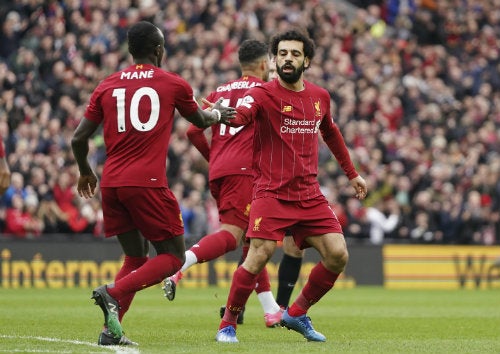 Sadio Mané y Mohamed Salah festejan un gol