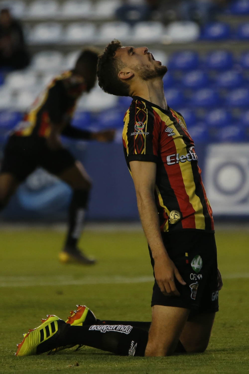 Rodrigo Godínez se lamenta tras una acción