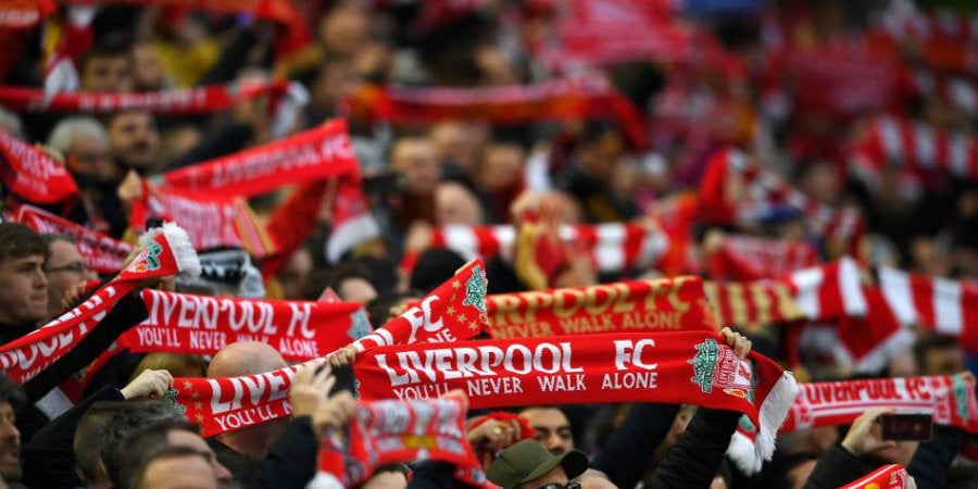 Aficionados de los Reds entonando el 'You'll never walk alone'