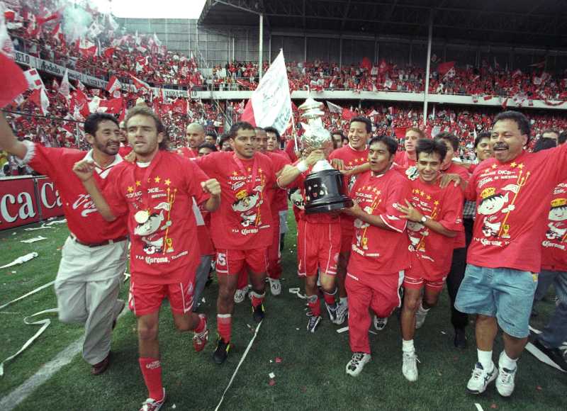 Jugadores de Toluca festejan título