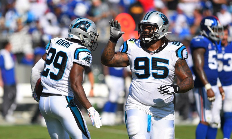 Dontari Poe en festejo de gol con los Panthers