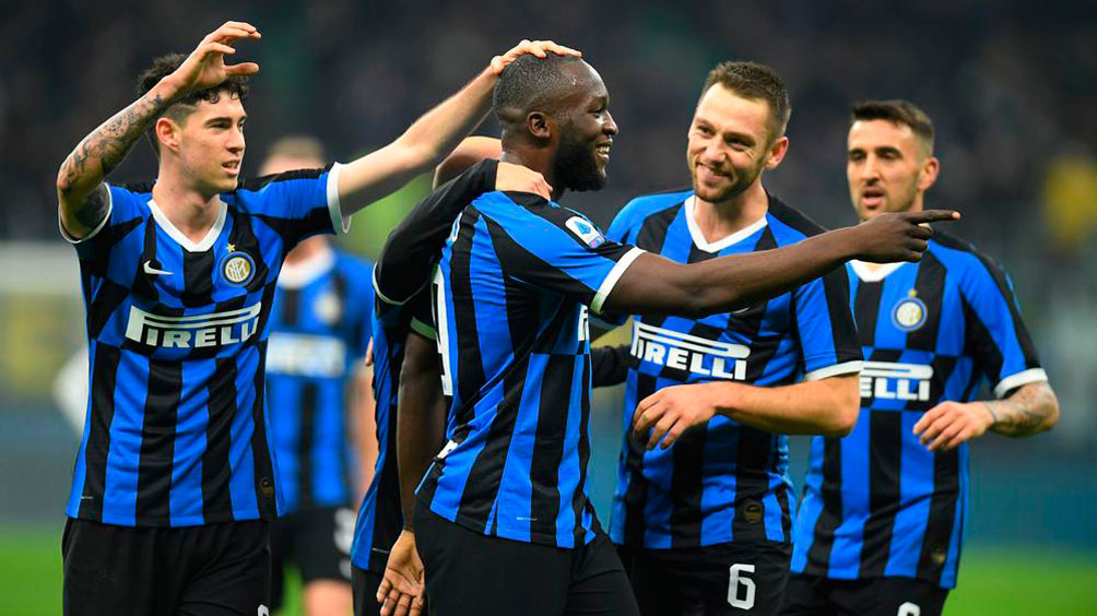 Los jugadores el Inter festejan un gol en la Serie A