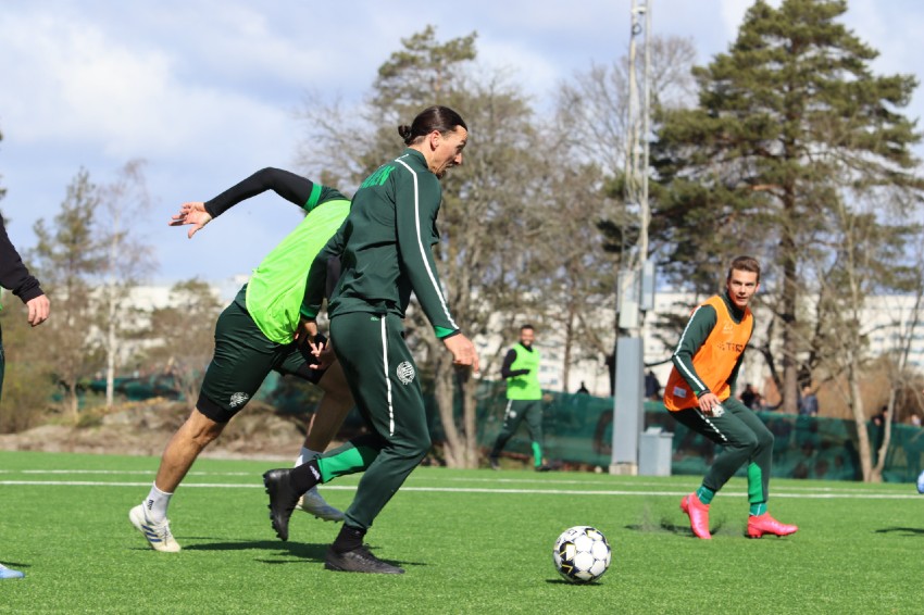 Zlatan Ibrahimovic durante un entrenamiento con el Hammarby