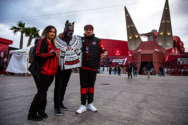 Fans de Xolos en las inmediaciones del Estadio Caliente