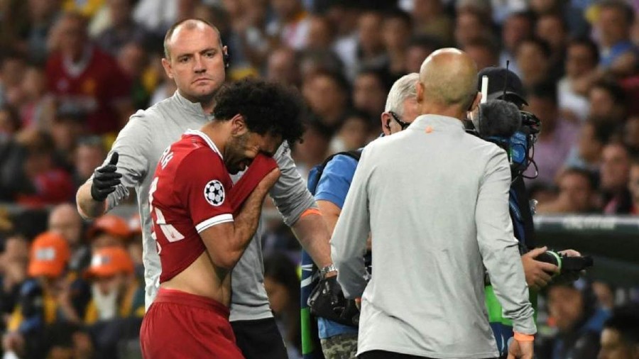 Mohamed Salah tras lesionarse en la Final de Champions 2018