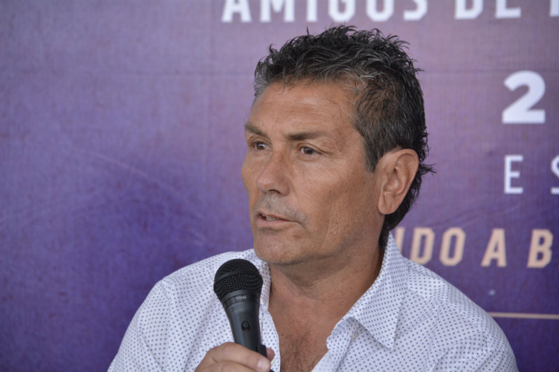 Carlos Poblete en conferencia de prensa