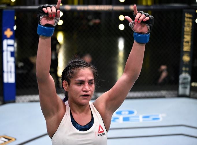 Cynthia Calvillo celebró una anotación