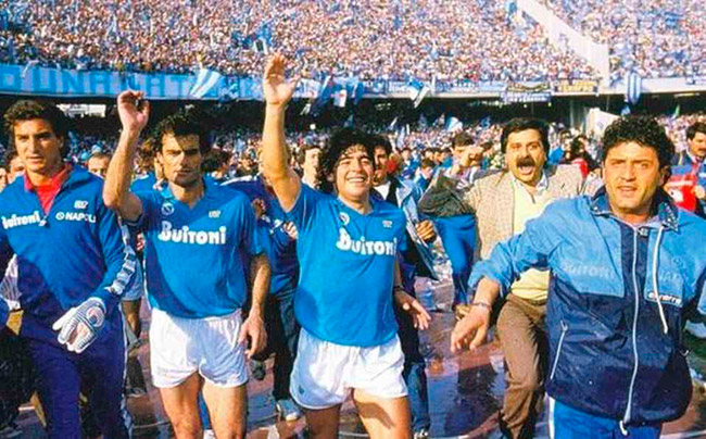 Maradona celebra el título de la Serie A con Napoli en 1987