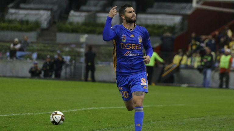 André-Pierre Gignac celebra un gol con la UANL 