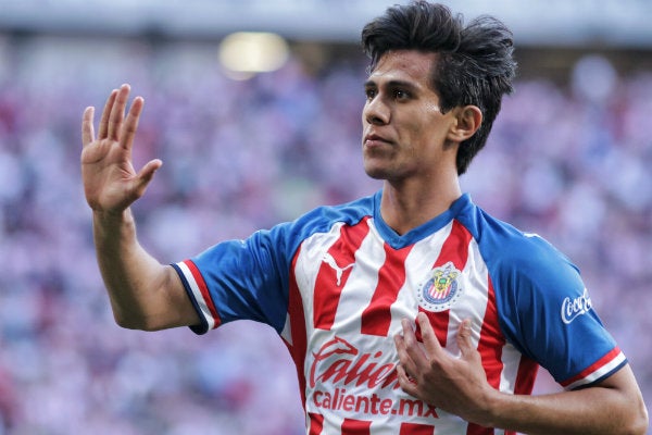 JJ Macías en acción con Chivas