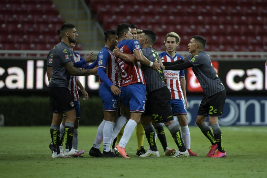 Conato de bronca en el Clásico Tapatío