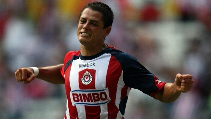 Chicharito, en un juego con Chivas