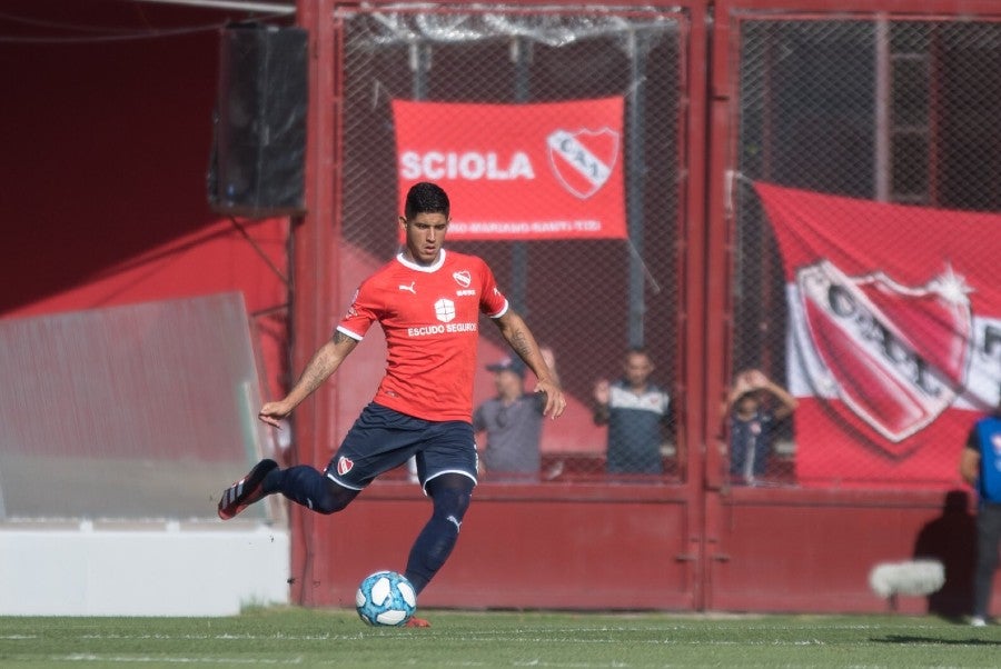 Alan Franco durante un partido con Independiente