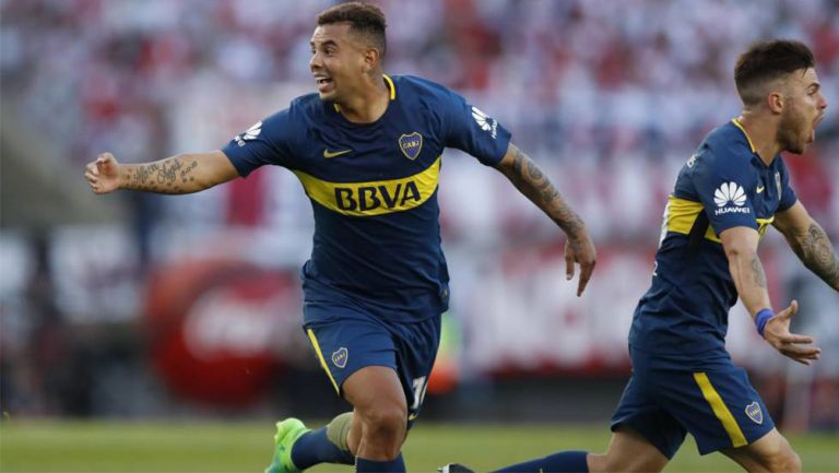 Edwin Cardona celebra gol con Boca Juniors