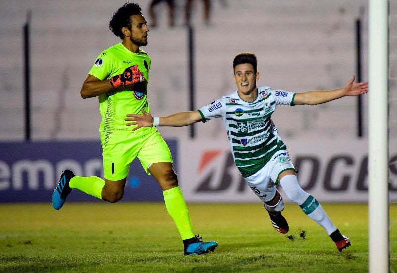 E uruguayo festejando gol con el Plaza Colonia