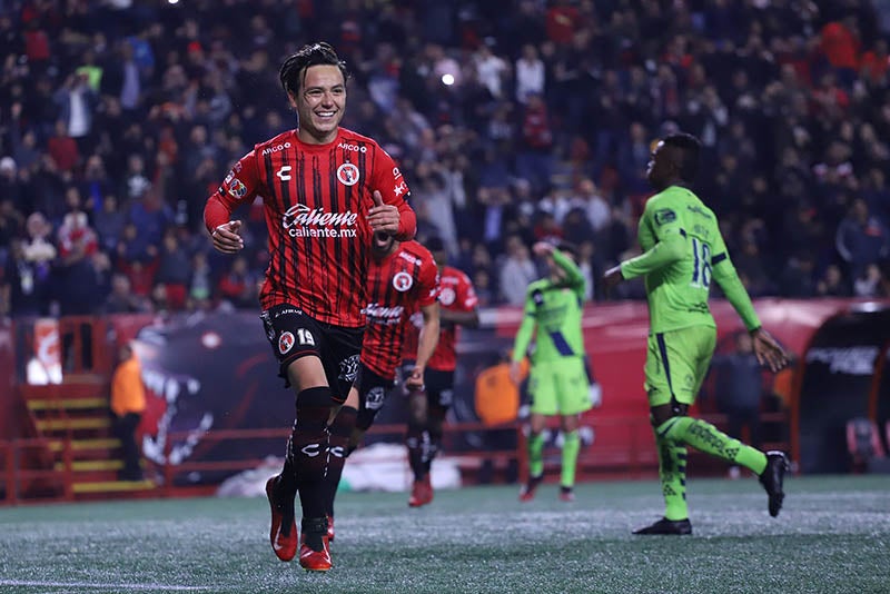 Cubo festeja un gol con Xolos en Liga MX 