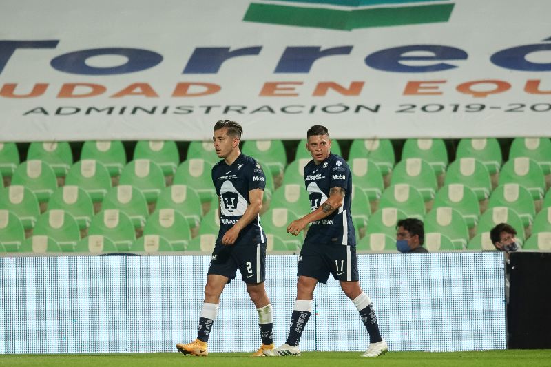 Iturbe y Mozo en el juego ante Santos 