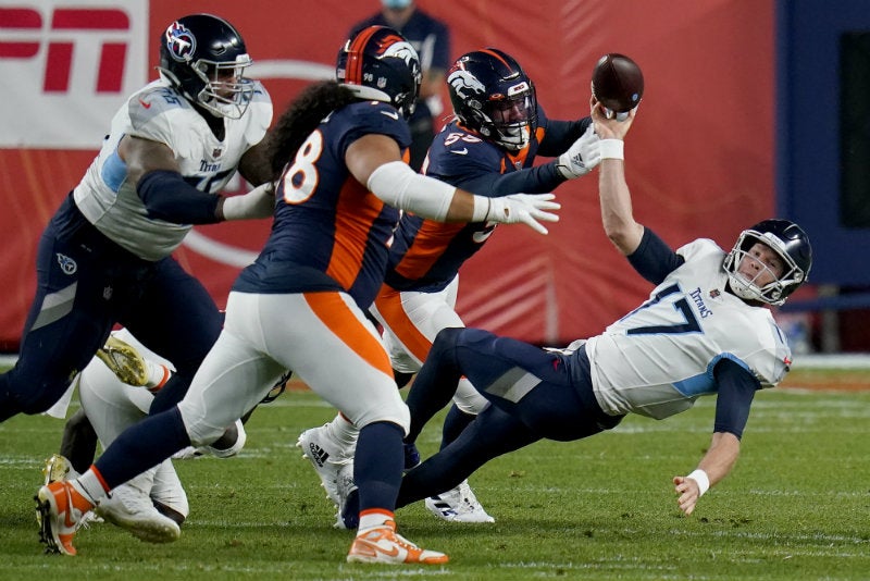 Titans vs Broncos en partido de la NFL