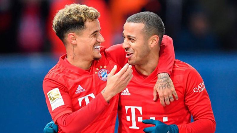 Coutinho y Thiago durante un duelo con el Bayern Munich 