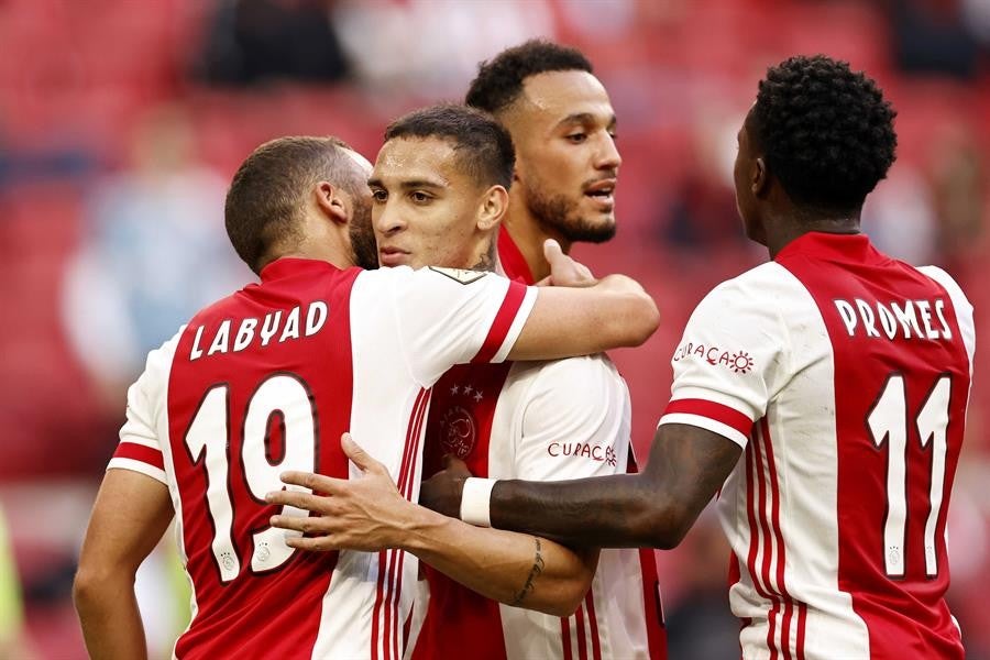 Ajax goleó 3-0 al Waalwijk en la Eredivisie