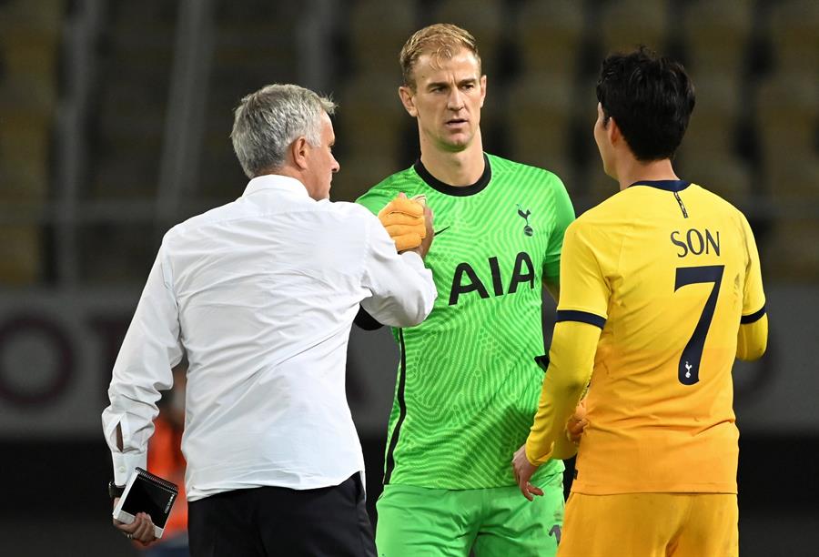 Mourinho, Joe Hart y Son celebran la victoria