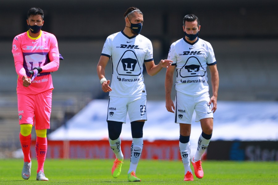 Talavera, Quintana y Freire previo a un partido con Pumas